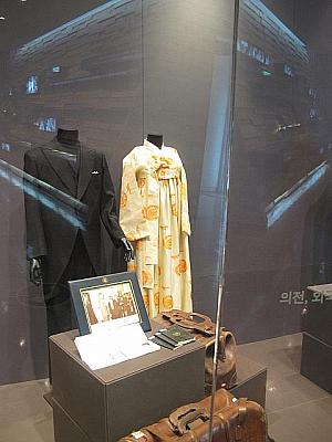 朴正煕元大統領と陸英修（ユク・ヨンス）夫人が着ていたり身に着けていた物も展示