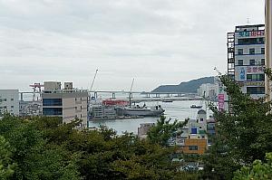 龍頭山公園から釜山の海が見えます。