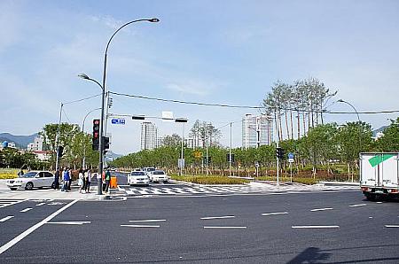 釜山市民公園の入り口がすぐにみえますよ～♪