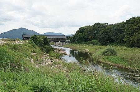 慶州校村(キョチョン）マウルの隣はこのようなキレイな川が流れていてとっても風情のある景色！