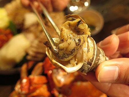 巻き貝はお箸でツイストしながら出すとスポッととれます