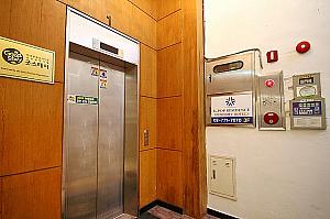 １階エレベーター