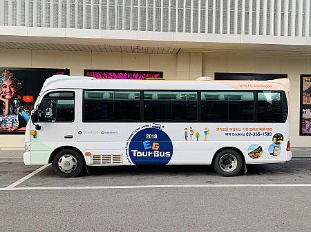 ☆仁寺洞バスの停車場所<br>SM免税店を正面に見て、左側のコーナーにバスが待機しています。