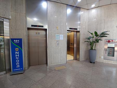 2.3番出口から出てすぐに目の前にあるビルの4階です！