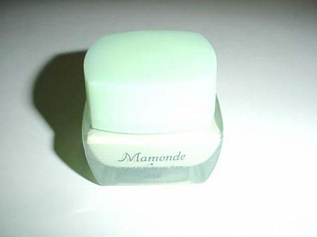基礎化粧：アモーレ化粧品
「Mamonde italE Makeup Base」