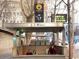 市庁駅２番出口付近、徳寿宮前からバスに乗りました。