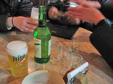ビールのグラスが冷え冷え～！「焼酎→そのあとビール」が韓国式飲み方！？