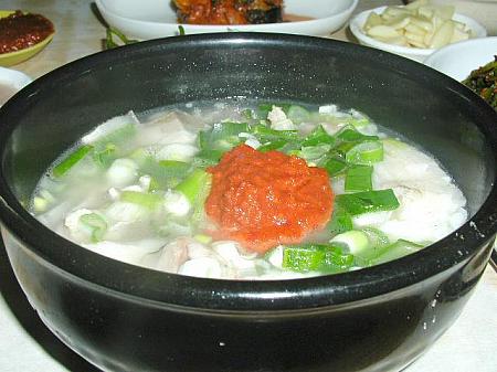 釜山の名物料理「テジクッパッ」