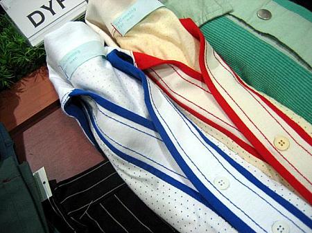 ショッキングピンク＆ミントブルーなど、色使いが素敵な半そでシャツ。色違いも2色あります。30,000ウォン