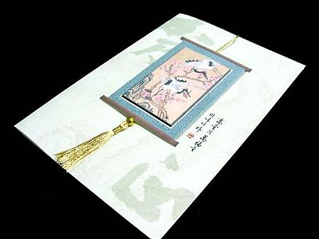 掛け軸をイメージしたゴールドのフリンジのついたカード。年配の方へ送る場合もこれなら上品でいいかも。　1500ウォン 