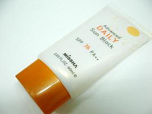 ３位：MISSHA～Advanced DAILY Sun Block～<br>肌色で化粧下地として使うのにピッタリ。薄付きです。