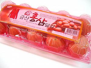 ○ 紅参鶏卵（ソマン実業　１０個入り　2.300ウォン　）<br>これはお土産には無理ですが、在韓している人にはイイかも！紅参を食べた健康鶏が産んだ健康卵で、てんちゃんも健康維持！生臭さもほとんどないということだから、スキヤキの用のつけ溶き卵として使いたいなぁ～。 