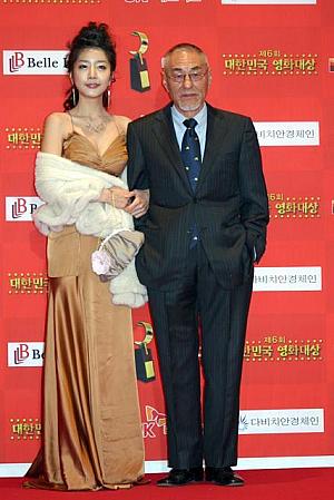 ＜オ・スンウン＆イ・テウォン＞同じくイム・グォンテク監督の「千年鶴」に出演したオ・スンウン、そして映画賞のときにイム・グォンテクといつも一緒に登場するテフンフィルム社長、イ・テウォン