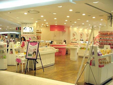 ◇「THE ETUDE HOUSE」
ピンクをベースにしたカラーが目立つ、最近ソウルに増加中のコスメ店 