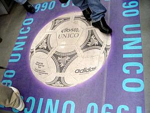 地下鉄２号線・サッカーテーマ列車「夢見るグラウンド」２００２