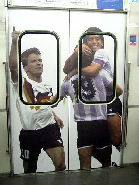 地下鉄２号線・サッカーテーマ列車「夢見るグラウンド」２００２