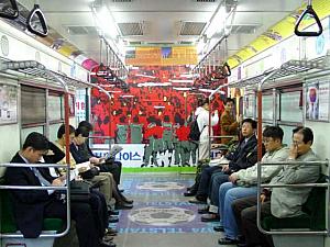 地下鉄２号線・サッカーテーマ列車「夢見るグラウンド」２００２