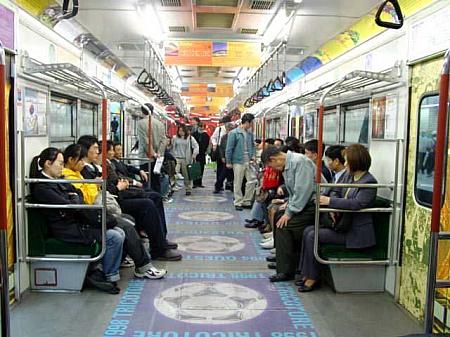 地下鉄２号線・サッカーテーマ列車「夢見るグラウンド」２００２