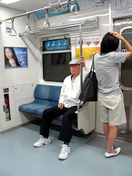 ソウルの地下鉄で見かけること～２００２年７月編