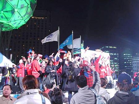 イベント終了後も韓国応援団「レッドデビル」がアリランを熱唱！！ 