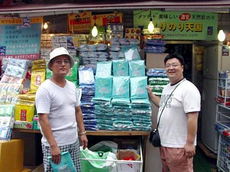 １． 南大門といえば皆さんこれ、買いに来ますよね！海苔に高麗人参に韓国の食材いっぱい！