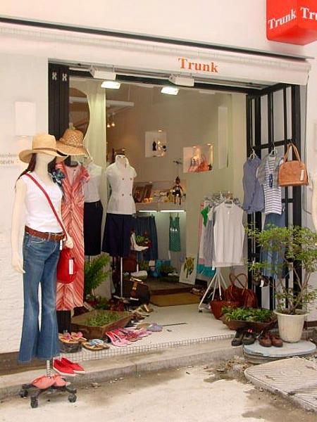 明洞のお店チェック！～「異色衣」と「Trunk」