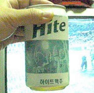 勝った後はワールドカップ仕様のハイトビールで乾杯！
