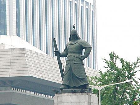 李舜臣 (イ・スンシン)将軍の銅像