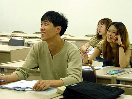 今韓国に留学にきている学生さんに突撃インタビュー！～弘大編その１～