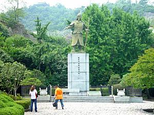 李舜臣将軍の銅像