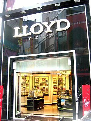 ★ 「LLOYD」
アクセサリーの専門店「LLOYD」。リニューアルしてシックな雰囲気に！ 