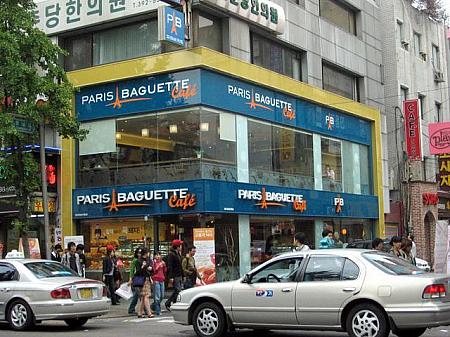 パンの有名チェーン店「PARIS BAGUETTE 」。２階がcafeになっていて比較的ゆっくりできるショップ