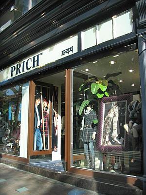 駅の階段すぐそばに誕生したのはファッションショップ「PRICH」
