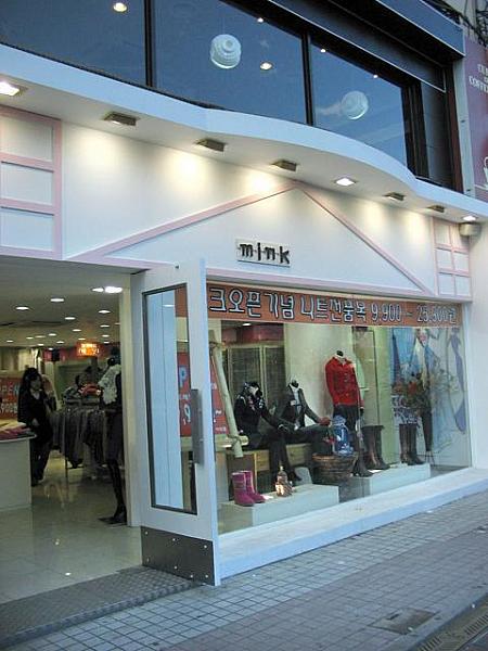 服屋だらけのこのエリアにまた服のお店が一軒誕生、「mink」！