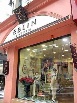 可愛らしい雰囲気はお店の外観からも感じられる下着ショップ「EBLIN」