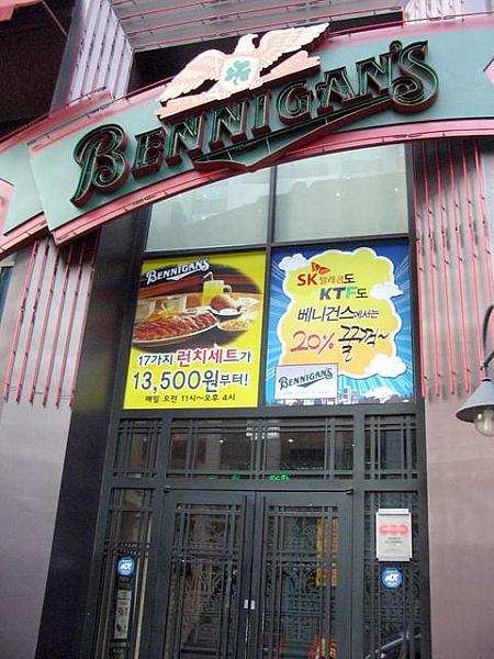 韓国で言う「ファミリーレストラン」の「BENNIGAN'S」。窓際からの眺めも良さそう！