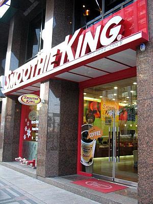 フルーツたっぷり、健康的なスムージーが人気の「SMOOTHIE KING」
