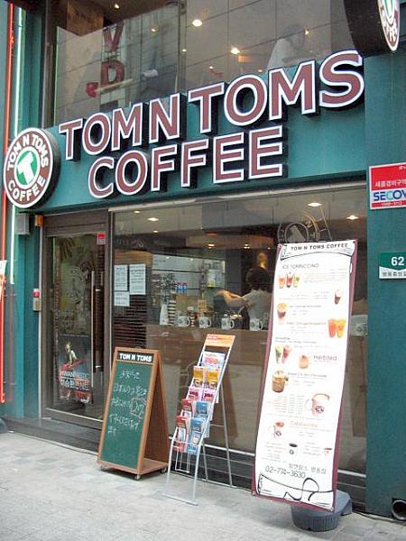 明洞の「TOMN TOMS COFFEE」は日本人に対し飲み物２０％割引サービス中～！