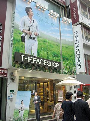 「THE FACE SHOP」クォン・サンウの看板はより爽やかな感じにチェンジ！