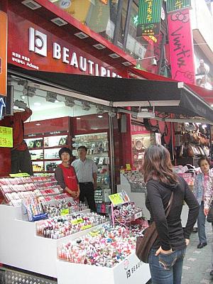 韓国コスメ好きの人にうれしいのが「BEAUTIPLEX」のオープン！地元の女の子たちに人気のアイテムがたくさん買えますョ。
