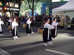 済州島に伝わる海女さんの神秘的な踊り。