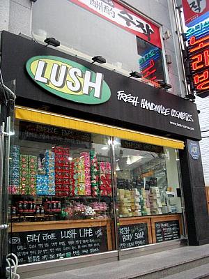 日本でもおなじみのハンドメイドコスメティック店「LUSH」も！