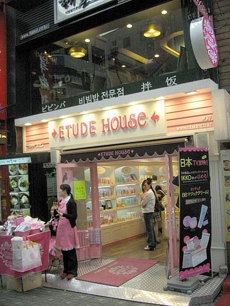「ヘウルチェ」の下には「ETUDE HOUSE」が明洞にまた一つ増店！ 
