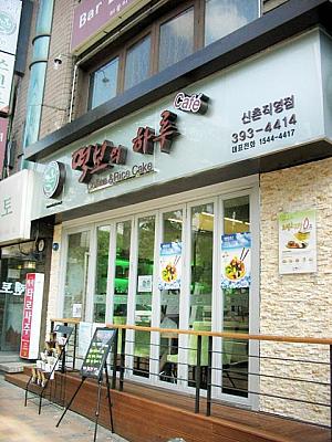 「トッポエハル」はコーヒーとお餅が楽しめるトッカペ（お餅カフェ）。韓国産の米のみ使用しているそう～ 