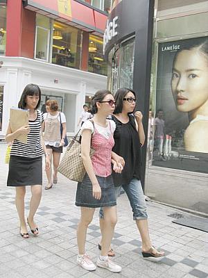 写真で見る明洞ファッションチェック！【２００８年８月】 ８月の服装8月の服装