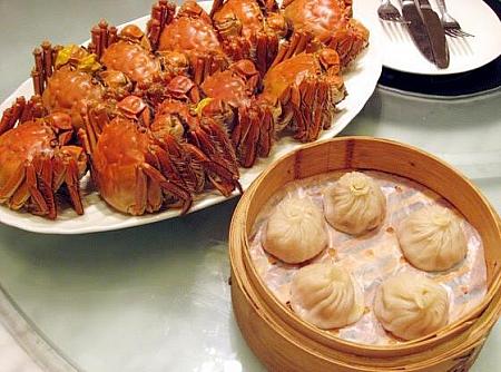 【コメント】上海といえば、やっぱり上海蟹！シーズンだけでなく１年中蟹料理が楽しめるのも、本場ならではです。上海蟹のウンチクから、調理法、食べ方、オススメのお店などをご紹介しています。 
