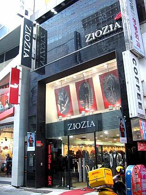サボイホテル並びの「ZIOZIA」では商品を購入したらウォンビンの写真集をくれるそう！いつまでなんだろ～。 
