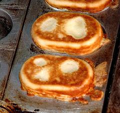 ケランパン1つ500ウォン。こげちゃった!! -明洞にて