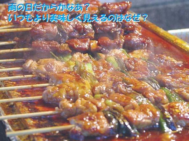 雨の日も屋台健在！！ -東大門運動場にて