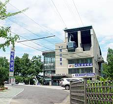 今日は天気が良いから、あそこに行って見よう！！ -南山ケーブルカー乗場にて
